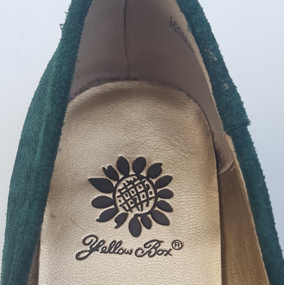 Yellow Box Leather Flats 6.5 Gold Buckel Toe NICE! - Picture 6 of 7